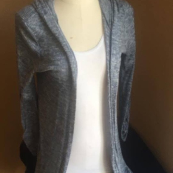 Tops - Picture 3 of 8